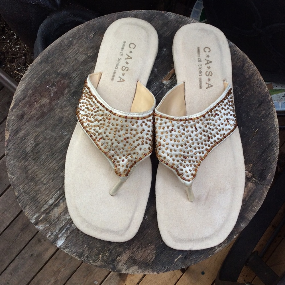 NWOT nude beaded flip flop sandals